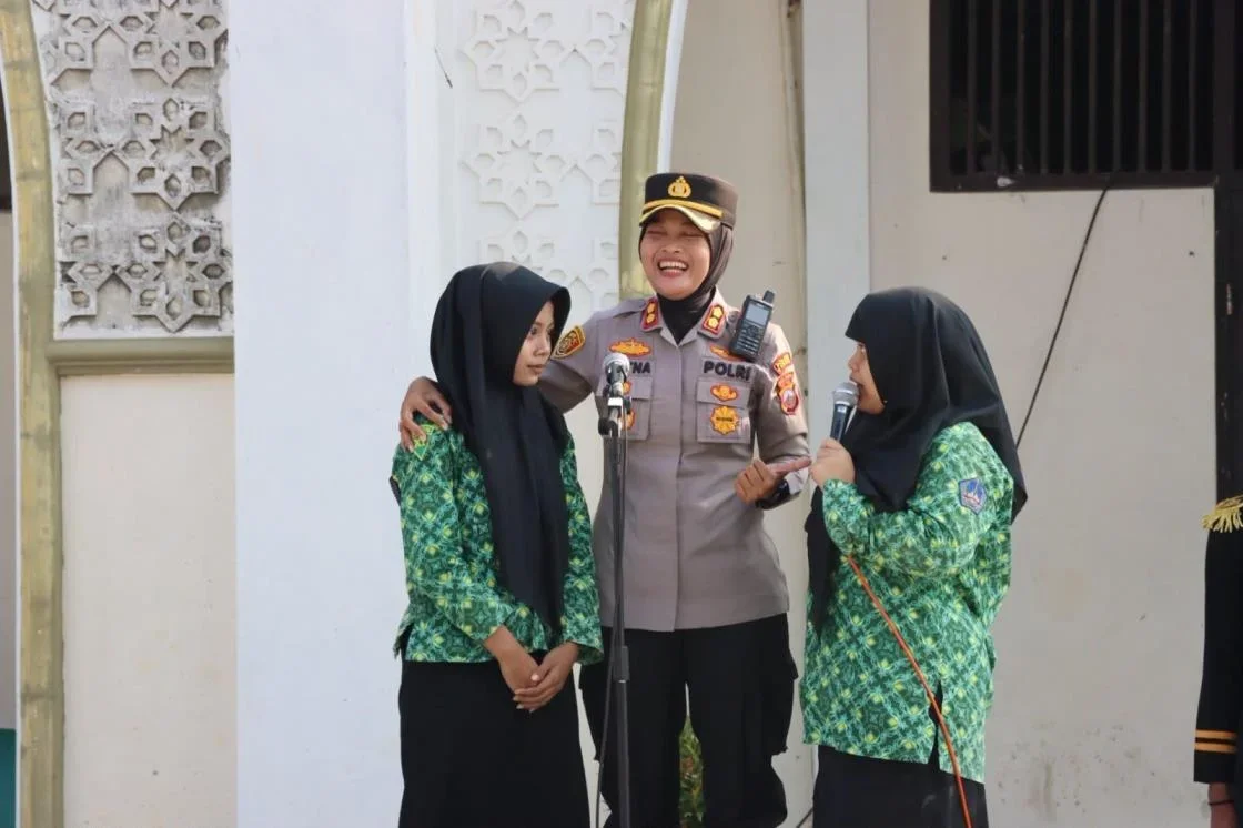 Pelajar  MAN kendal mendapat arahan dari  Kapolres Kendal untuk hindari tawuran. (edhot)