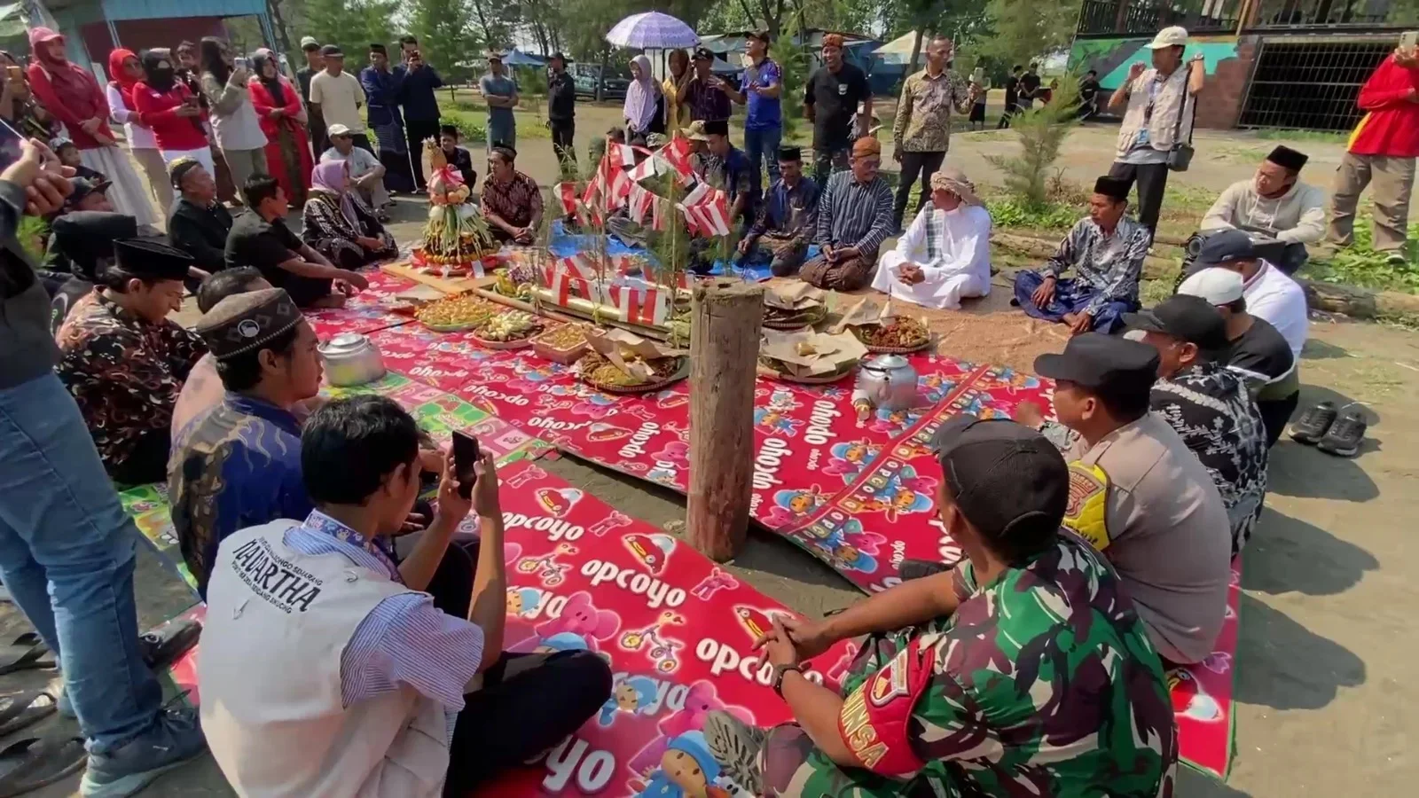 tasyakuran pembukaan destinasi wisata pantai laris manis di sendangsikucicng Rowosari Kendal. (edhot)