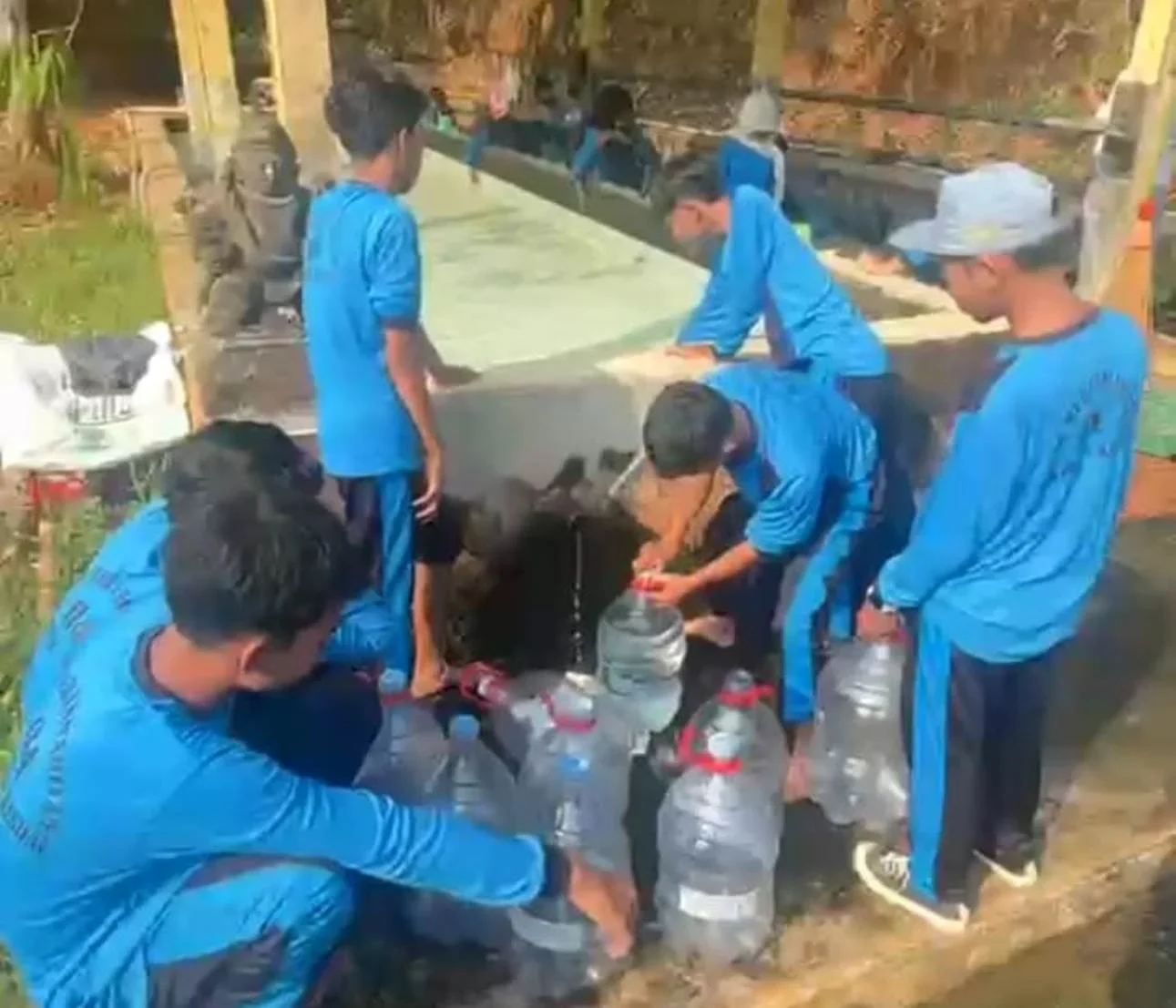 600 Galon Air Bersih Mengalir ke Warga Kekeringan di Patean Kendal