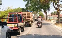 Lajur Kanan Jalan Pagojengan Brebes Mulai Dicor, Arus Lalin Masih Buka-Tutup