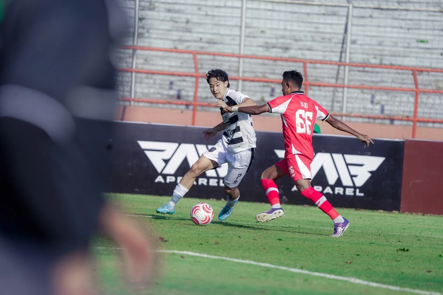 Yushi Yamaya saat bersama Kendal Tornado FC melawan de Red fC.