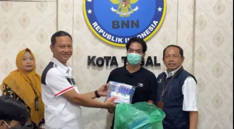 11 Klien Pascarehab BNN Tegal Terima Bansos untuk Pemulihan