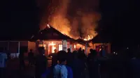 Gudang Mebel di Bojong Pekalongan Terbakar Dini Hari, Api Merembet ke Tiga Rumah