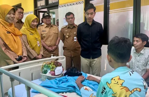 Berkunjung ke Batang, Wapres Gibran Jenguk Korban Keracunan MBG, Jumlah Total Capai 674 Orang