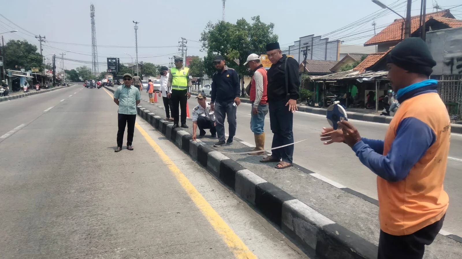 Median Jalan di Simpang KUD Karya Mina Tegal Mulai Dibongkar, Ini Penyebabnya