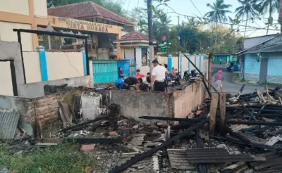 Warung di Pintu Masuk Cipanas Kedungoleng Brebes Ludes Terbakar, Api Muncul dari Lemari Pendingin Showcase