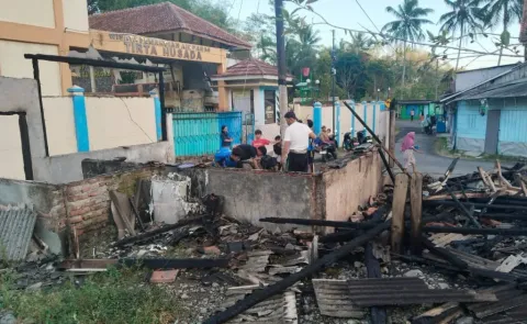 Warung di Pintu Masuk Cipanas Kedungoleng Brebes Ludes Terbakar, Api Muncul dari Lemari Pendingin Showcase