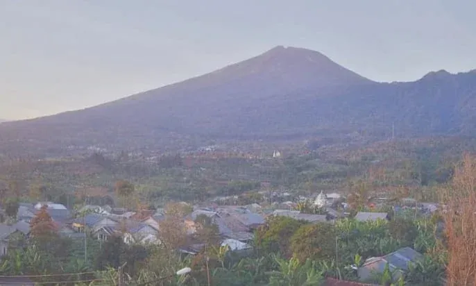 6 Gunung Api di Indonesia Erupsi, Bagaimana Kondisi Terkini Gunung Slamet?