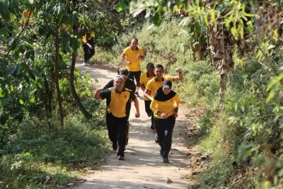 Hash Run 7 Kilometer, Polres Kendal Tanam Pohon dan Sapa Warga Limbangan