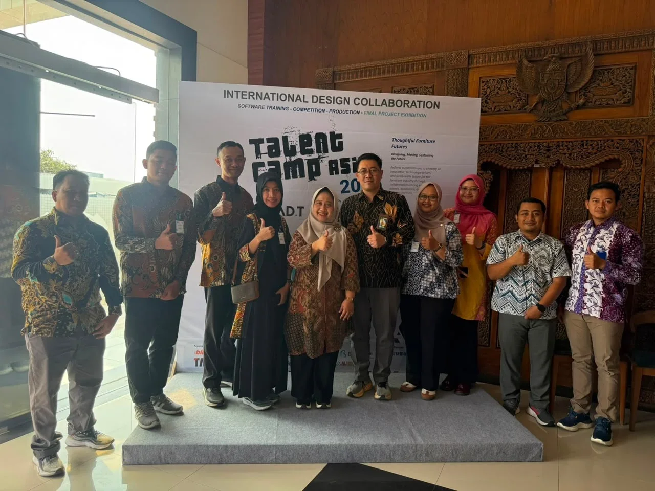 Direktur Polifurneka dan perwakilan perusahaan dari Jerman saat pembukaan Talent Camp Asia 2026, di kampus Polifurneka. (edhot)