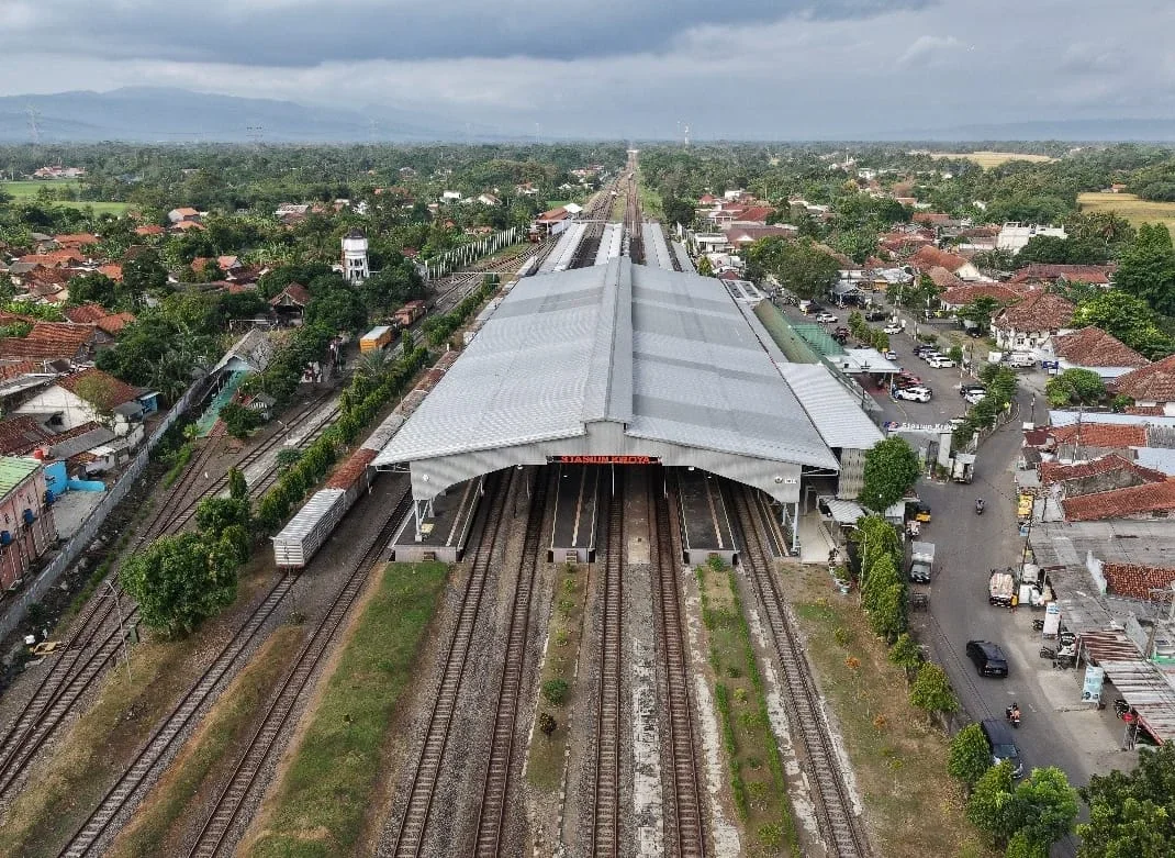 Stasiun Kroya di Kabupaten Cilacap, simpul penting perjalanan KA di selatan Jawa 