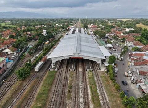 Stasiun Kroya Makin Ramai, Simpul Penting Perjalanan KA di Selatan Jawa