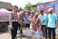 Dua Tangki Air Bersih Disalurkan ke Tejorejo Kendal, Tandon Desa Ikut Dipasok
