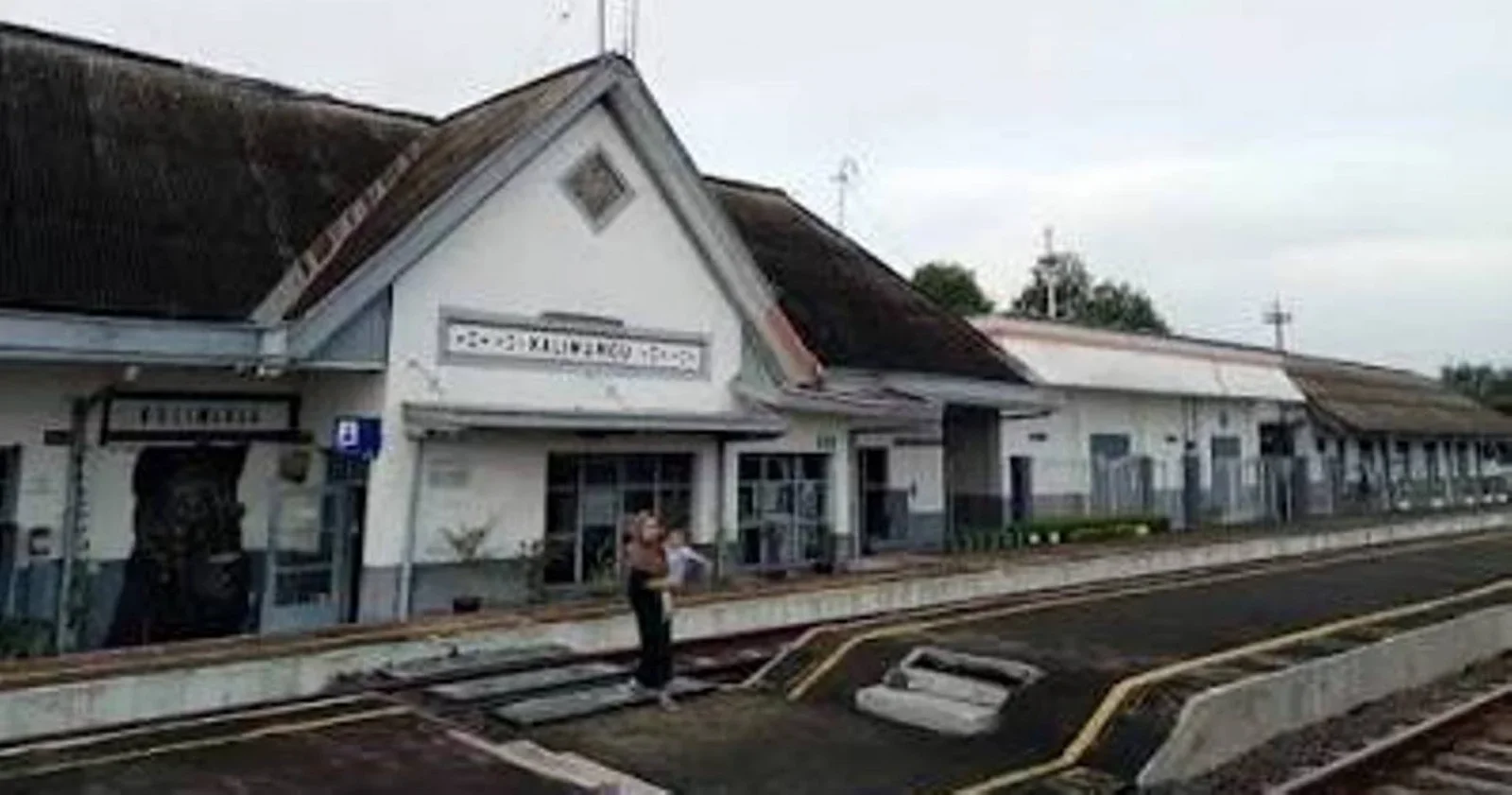 Stasiun Kaliwungu Kendal terus berbenah terkait rencana pembukaan kembali untuk keberangkatan dan kedatangan.