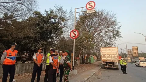 Truk Parkir di Bahu Pantura Batas Kendal-Semarang Ditertibkan, 7 Truk Kena Tilang