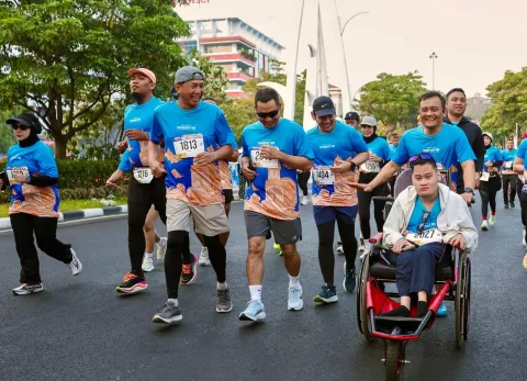 1.100 Pelari Pemanasan Menuju Satu Dekade Borobudur Marathon