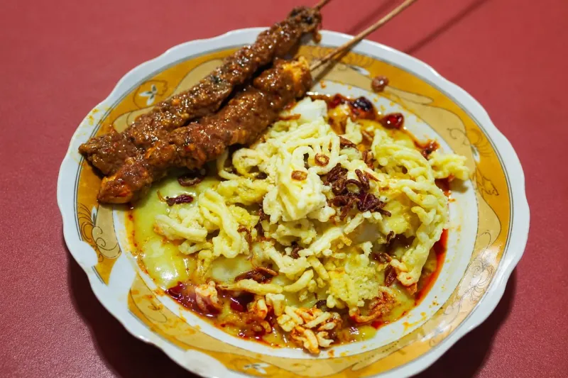 Kupat Glabed Khas Tegal, Kuliner Tradisional dengan Kuah yang Jadi Ciri Khas