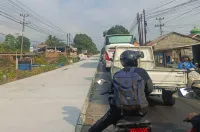 Jalan Tegal-Purwokerto di Pagojengan Brebes Dibeton, Lalu Lintas Bergantian