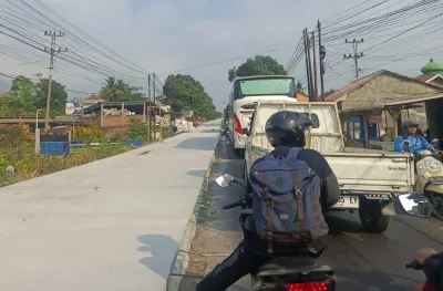 Jalan Tegal-Purwokerto di Pagojengan Brebes Dibeton, Lalu Lintas Bergantian