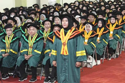 UPS Tegal Wisuda 965 Mahasiswa