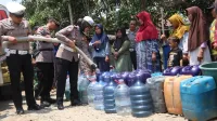 Peringati Hari Lalu Lintas ke-71, Satlantas Polres Tegal Salurkan Bantuan Air Bersih untuk Warga