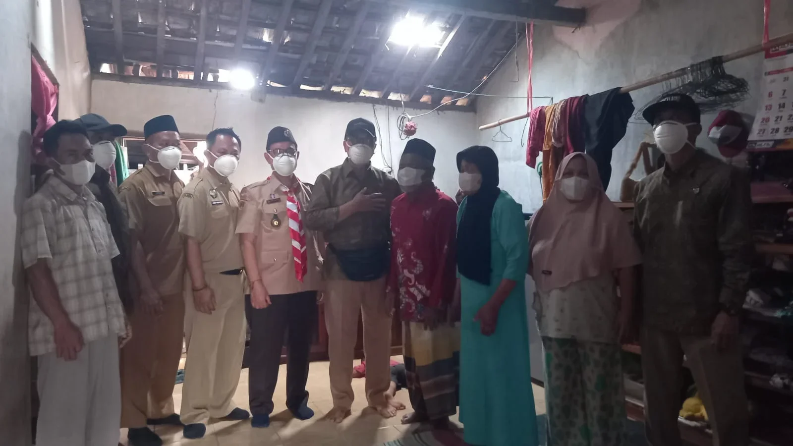 Anggota Mabicab Kwarcab Tegal Edy Sucipto bersama Pengurus Perkumpulan Pemberantasan Tuberkulosis Indonesia