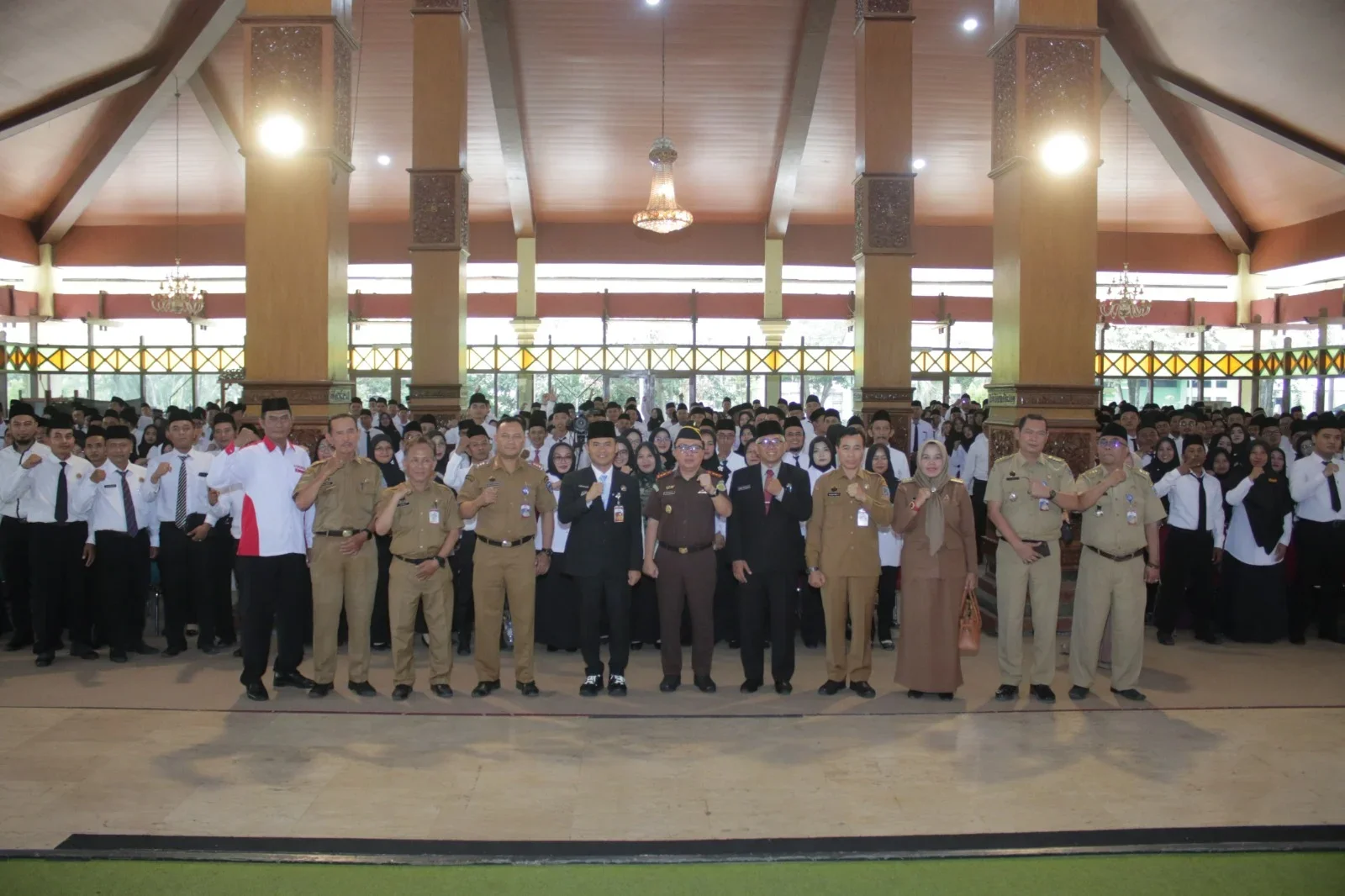 Bupati Tegal Ischak Maulana Rohman melantik 564 anggota Badan Permusyawaratan Desa (BPD) periode 2026-2034 di Pendopo Amangkurat Pemda Kabupaten Tegal, Selasa, 29 September 2026.