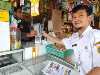 Edukasi Rokok Ilegal, Personel Dinkominfotik Blusukan ke Pasar Tradisional