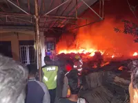 Gudang Rongsok dan Rumah di Banjarharjo Brebes Kebakaran