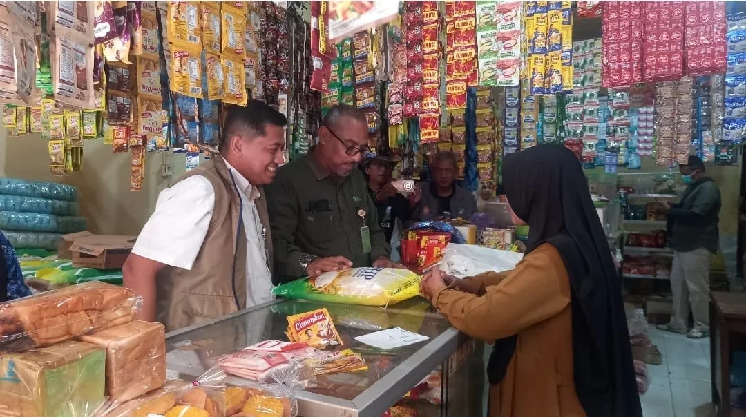 Tim gabungan dari Satgas Pangan Polres Tegal, Dinas Koperasi,UKM dan Perdagangan, Dinas Ketahanan Pangan dan Pertanian, Bulog Tegal, DPMPTSP memantau pasokan dan harga beras di Pasar Trayeman Slawi dan Yogya Mall Slawi, Kamis, 17 September 2026.