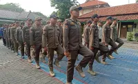 Satpolkar Kendal Asah Disiplin dan Kekompakan Lewat Latihan PBB