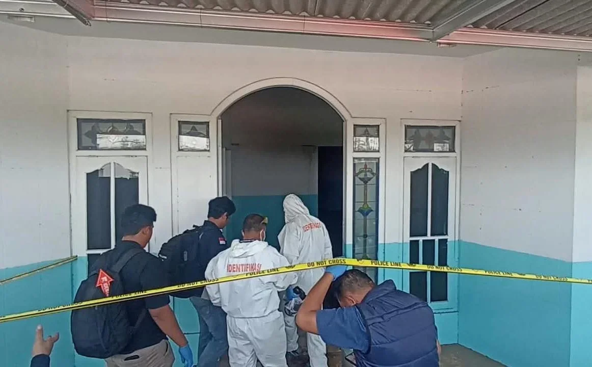 Bau Busuk dari Bangunan Calon Dapur SPPG, Mayat Pria Terborgol Ditemukan