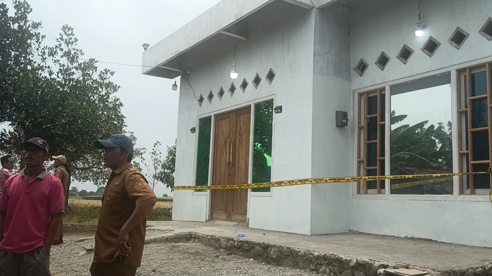 Rumah tempat tinggal korban di Desa Bojong, Kecamatan Jatibarang, Brebes di garis polisi.