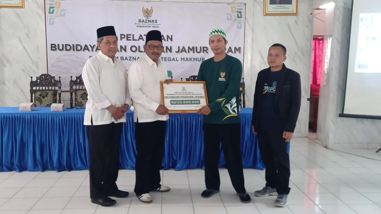 Baznas Kabupaten Tegal Latih 25 Mustahik Budidaya Jamur Tiram