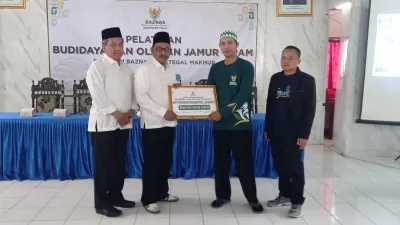 Baznas Kabupaten Tegal Latih 25 Mustahik Budidaya Jamur Tiram