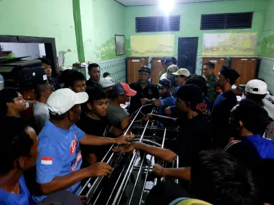 Kisruh Pilkades Taman Pemalang, Massa Bawa Keranda ke Ruang Panitia