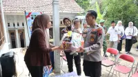 Peduli Anak dengan Kelainan Kaki, Polisi di Pekalongan Beri Bantuan dan Pastikan Pengobatan Berlanjut