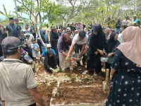 Hoodie Jadi Petunjuk Keluarga Kenali Jenazah Dani, Korban KMP Virgo Transport 8 asal Pagojengan Brebes
