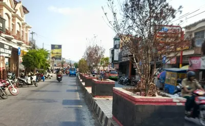 Taman Median Perlu Dirawat, UPT DPLH Bumiayu: Kami Tak Punya Mobil Tangki