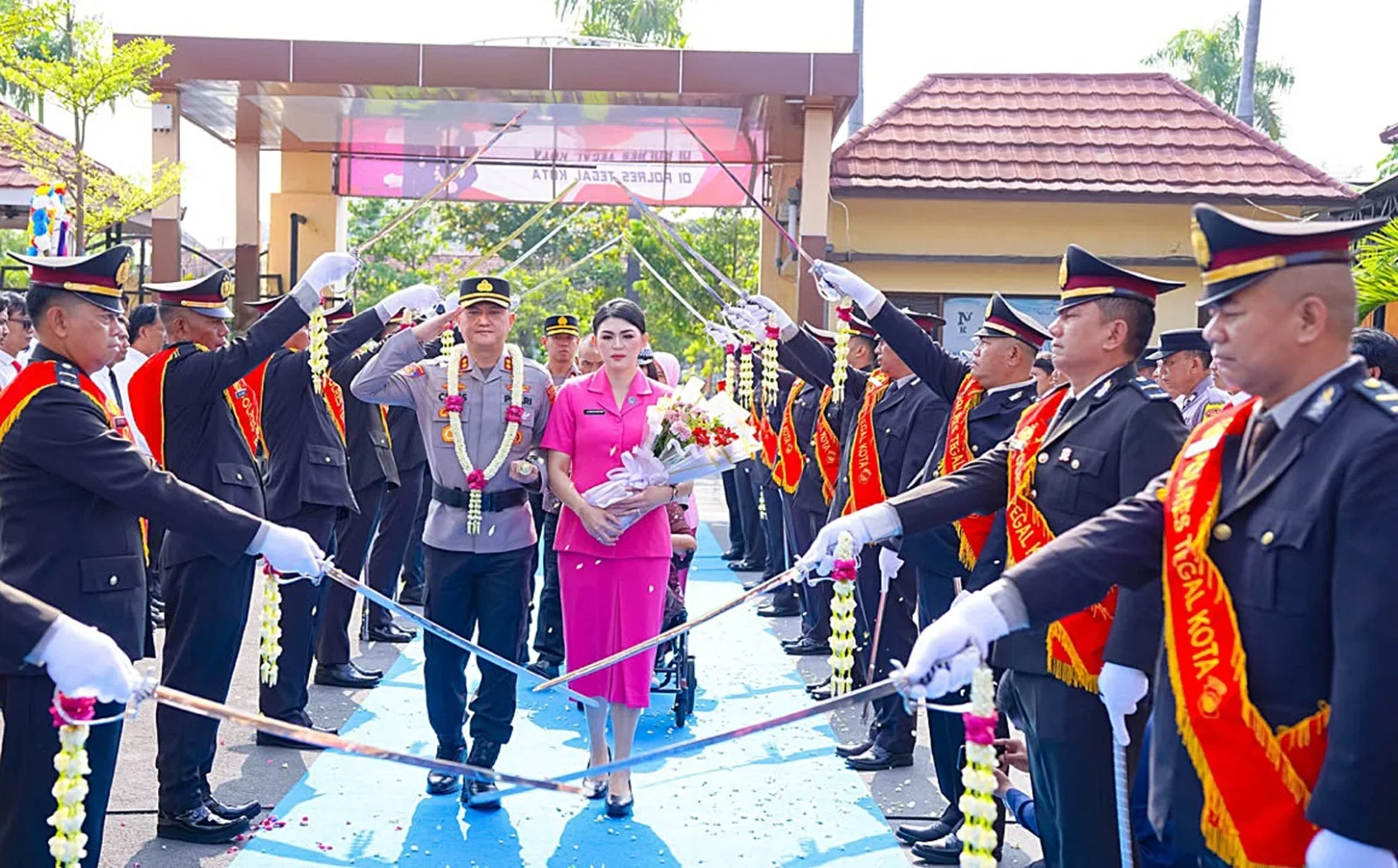 Jabat Kapolres Tegal Kota, AKBP Christian Disambut Pedang Pora