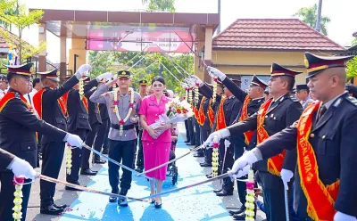 Jabat Kapolres Tegal Kota, AKBP Christian Disambut Pedang Pora