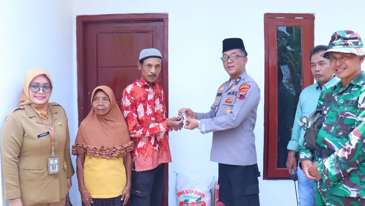 Kisah Haru Warga Karangdadap Terima Bantuan Bedah Rumah ,Kolaborasi Gus Miftah dan Polres Pekalongan
