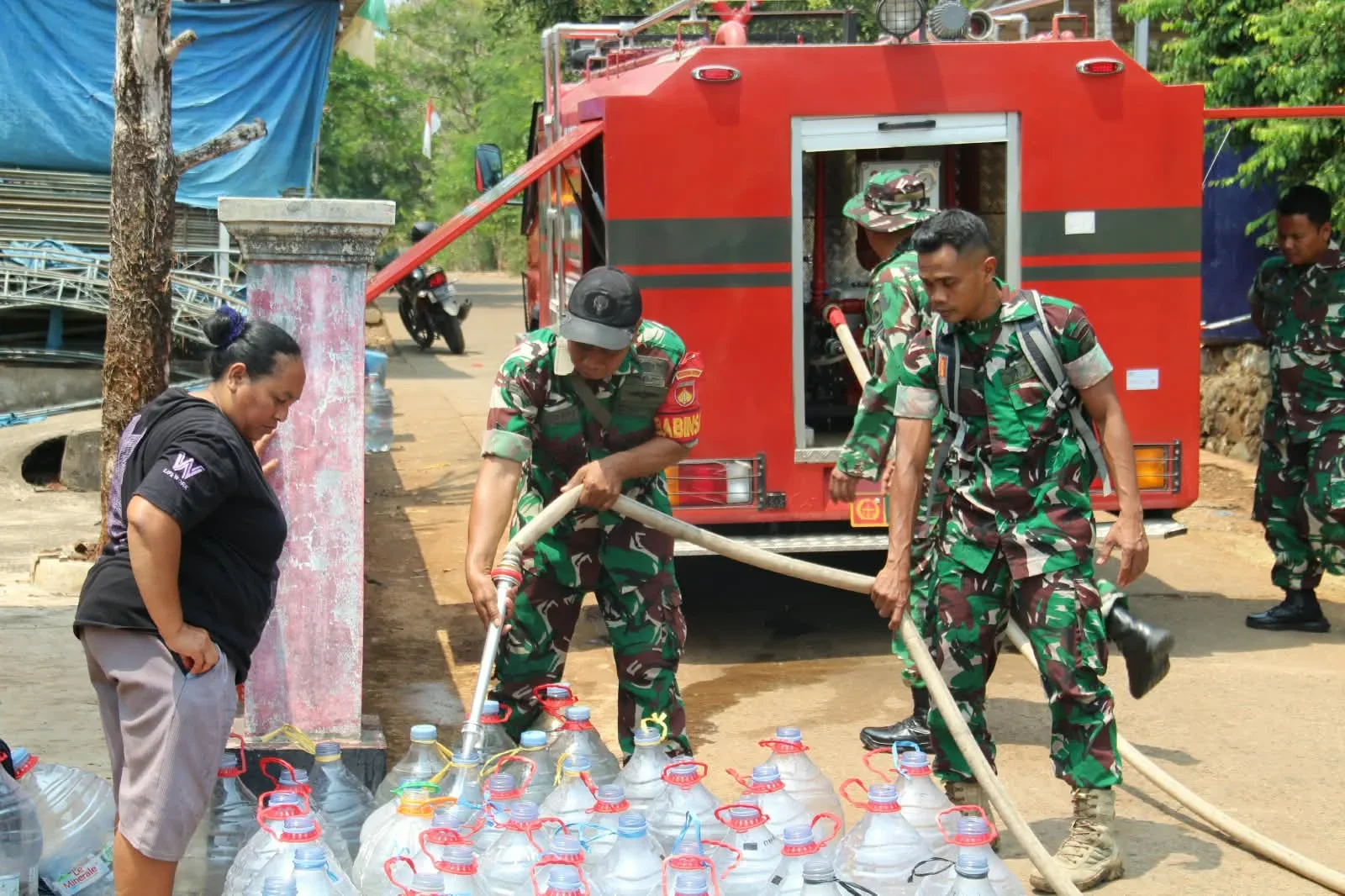 Keran Air Menipis, 300 KK di Kalirejo Kendal Dapat Pasokan dari Kodim Kendal