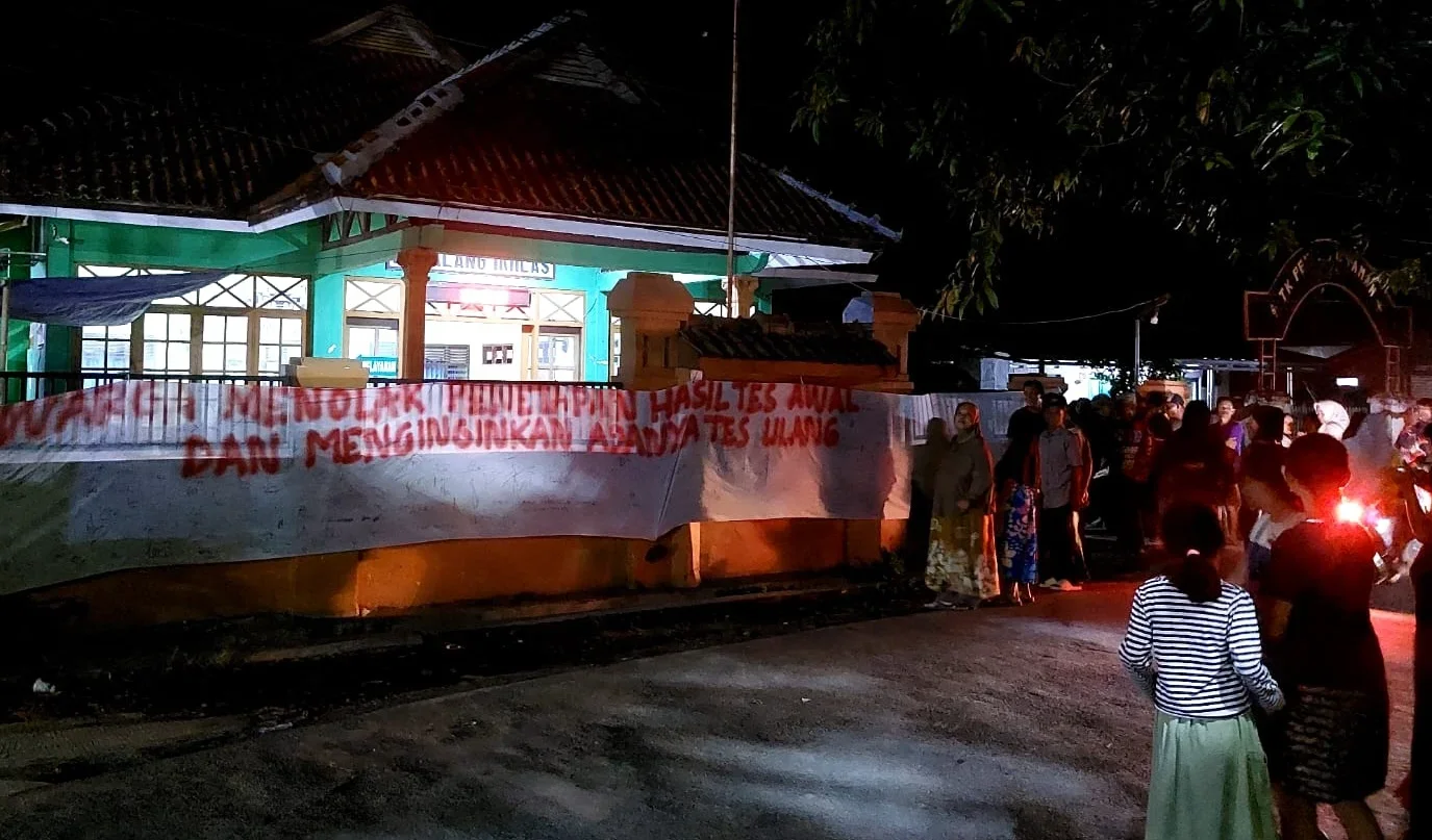 Warga Taman Pemalang Bertahan di Balai Desa hingga Malam Hari, Kawal Pembentukan Panitia Pilkades