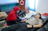 HUT Ke-75 Humas Polri, Polres Tegal Kota dan Awak Media Gelar Aksi Donor Darah