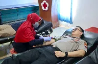 HUT Ke-75 Humas Polri, Polres Tegal Kota dan Awak Media Gelar Aksi Donor Darah