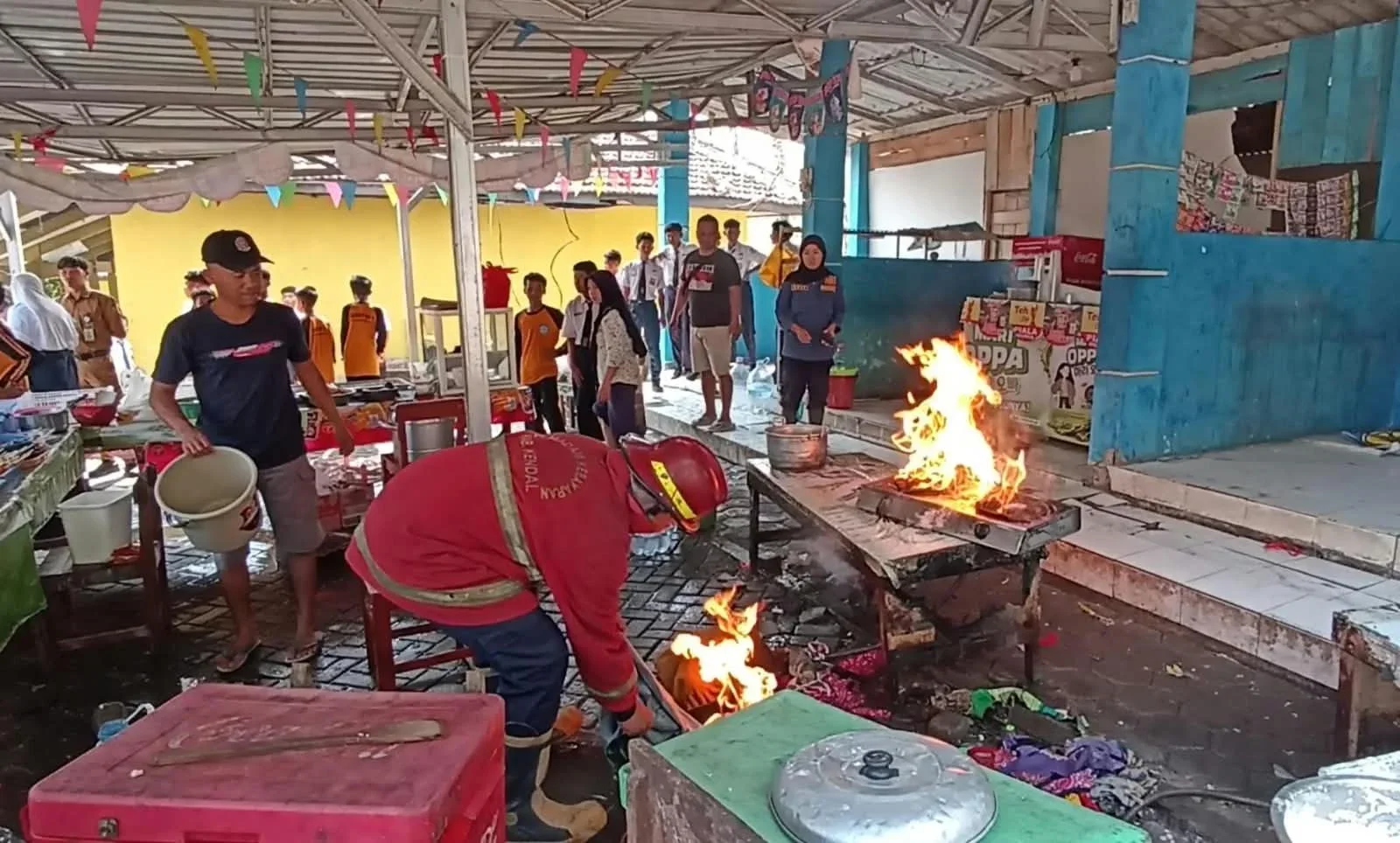 Kompor Gas Menyambar Selang, Kantin SMPN 1 Kaliwungu Kendal Nyaris Dilalap Api