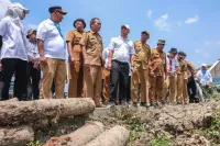 Bantu Petani Demak Tanam Hingga 3 Kali Setahun, Ahmad Luthfi Pastikan Normalisasi Saluran Irigasi Lancar