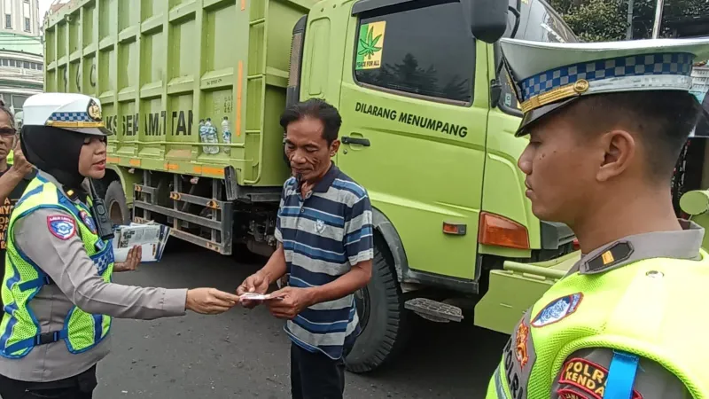 Ramp Check di Kendal, Lampu Belakang Kendaraan Jadi Temuan Petugas
