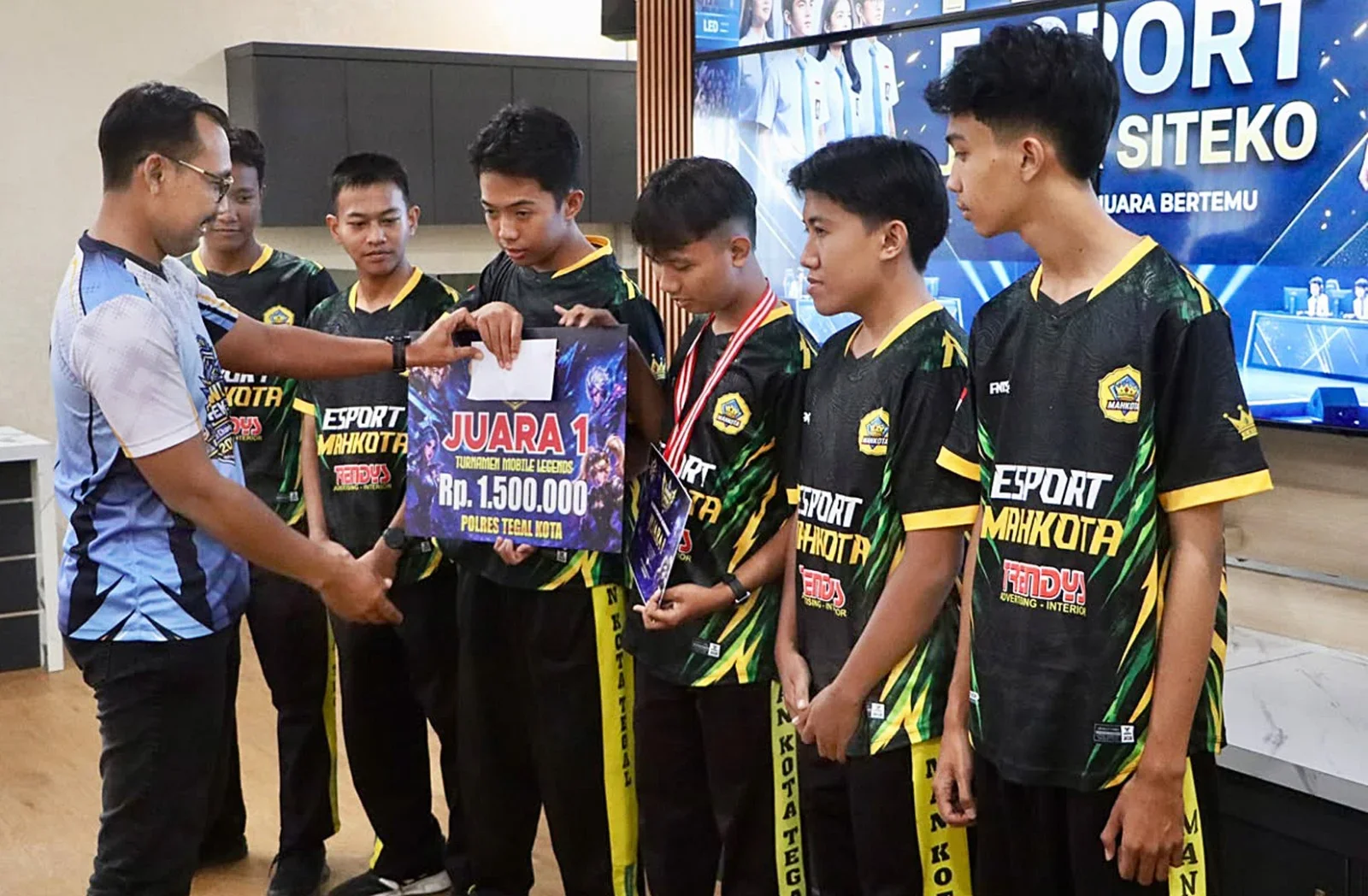 Tim MAN Kota Tegal Juara 1 E-Sport, Boyong Piala Kapolres Tegal Kota